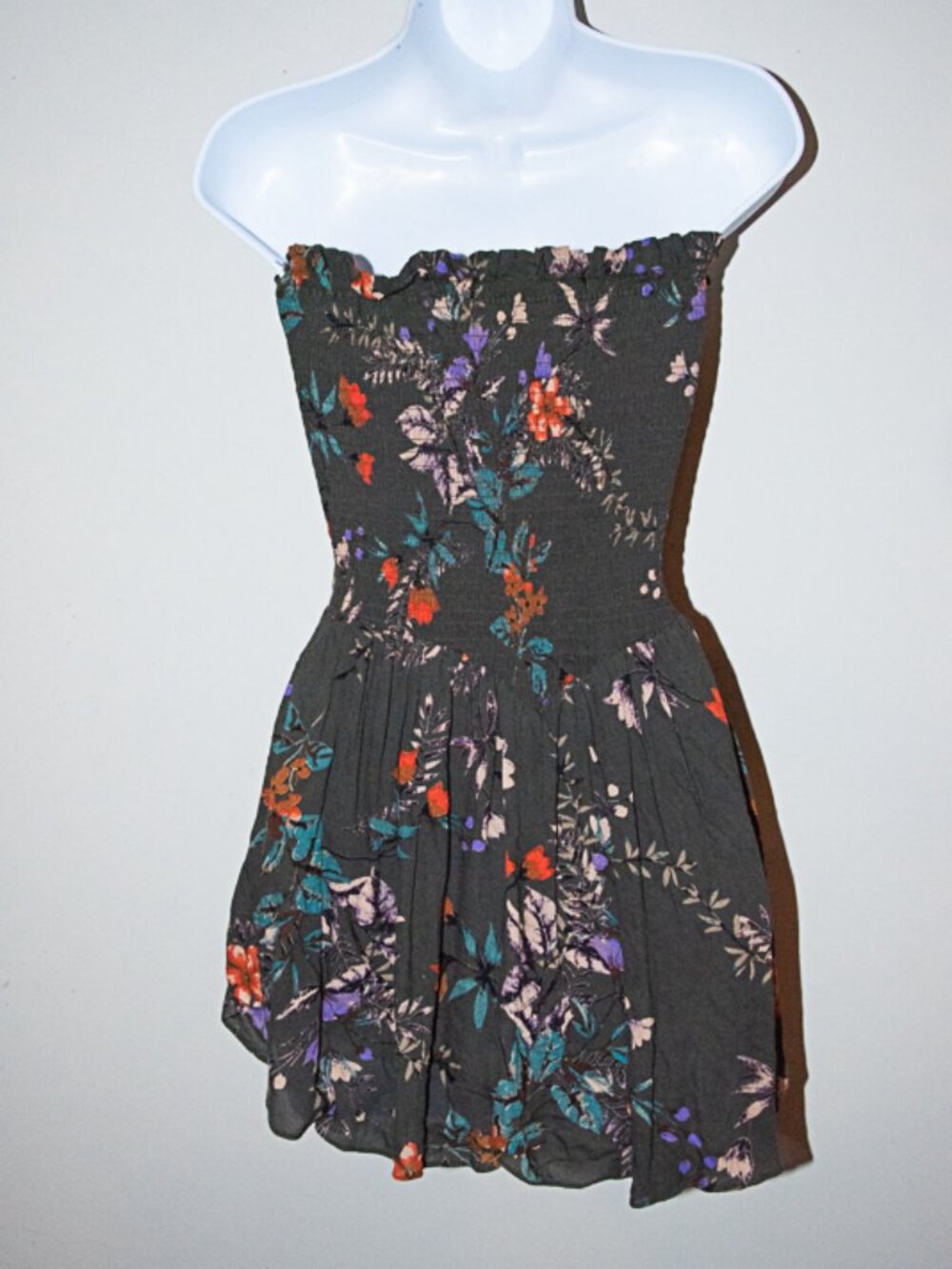 Mahina Floral Mini Romper Size Small - Picture 2 of 4